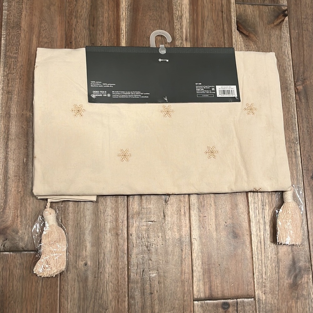Threshold 50"X50" Snowflake Table Throw or Decorative Couch Throw Blanket - Picture 6 of 6